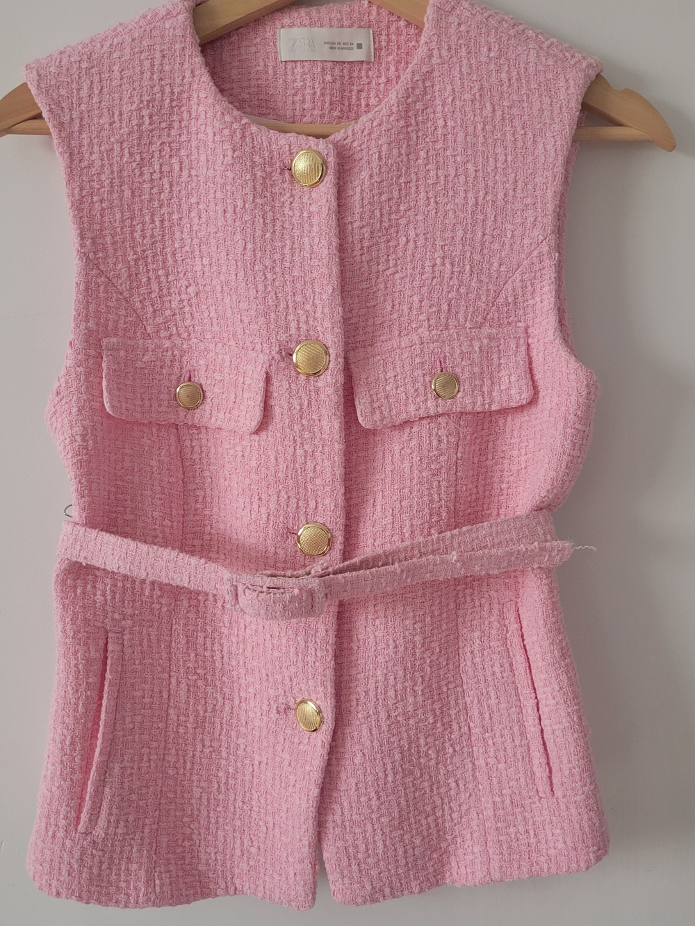 Zara Pink Bouclé Sleeveless Belted Vest with Gold Buttons - Picture 2 of 5